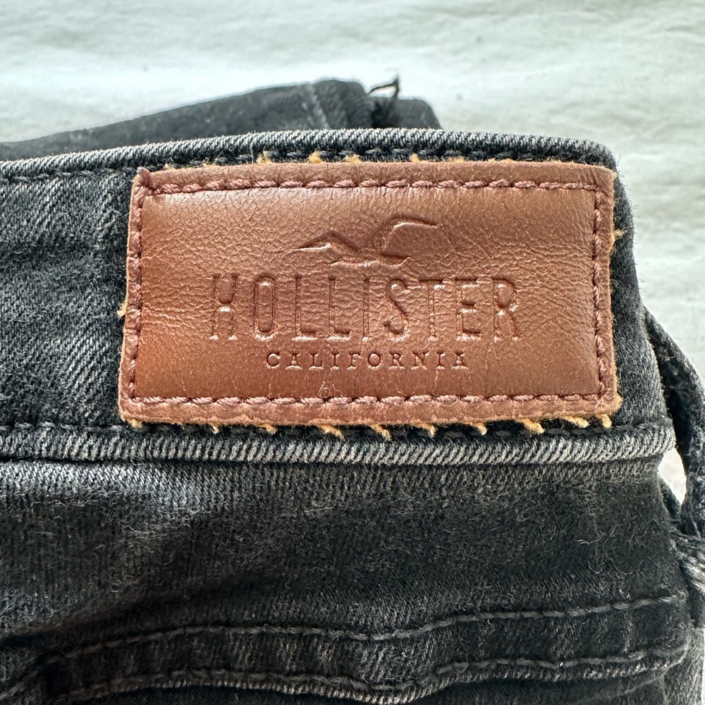 High Rise Supper Skinny Distressed Jeans - Hollister - Picture 2 of 2